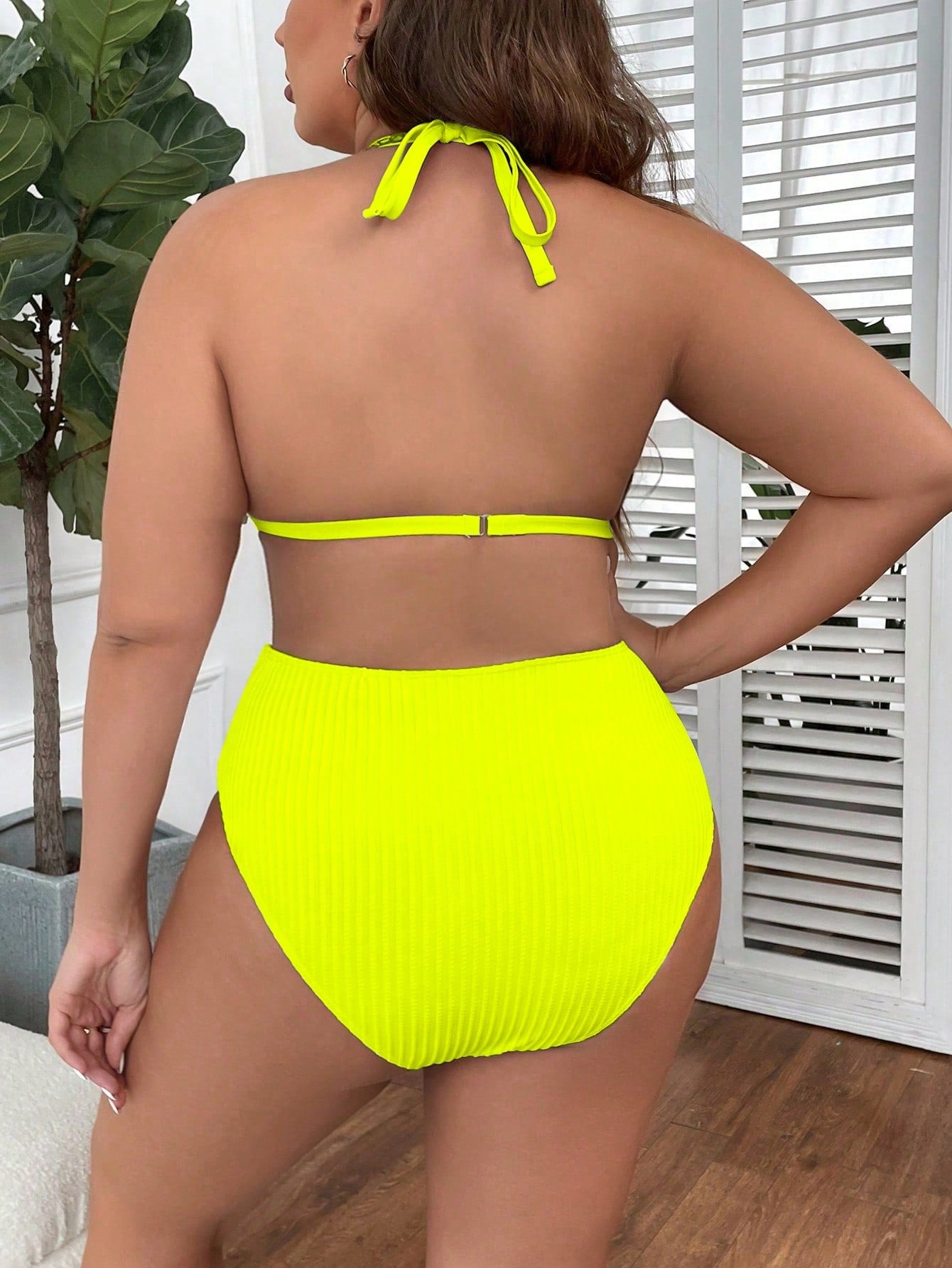 Biquíni Feminino com Textura Canelada e Detalhe com pérolas