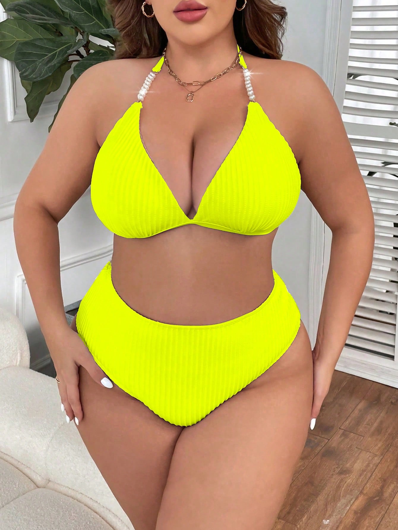 Biquíni Feminino com Textura Canelada e Detalhe com pérolas