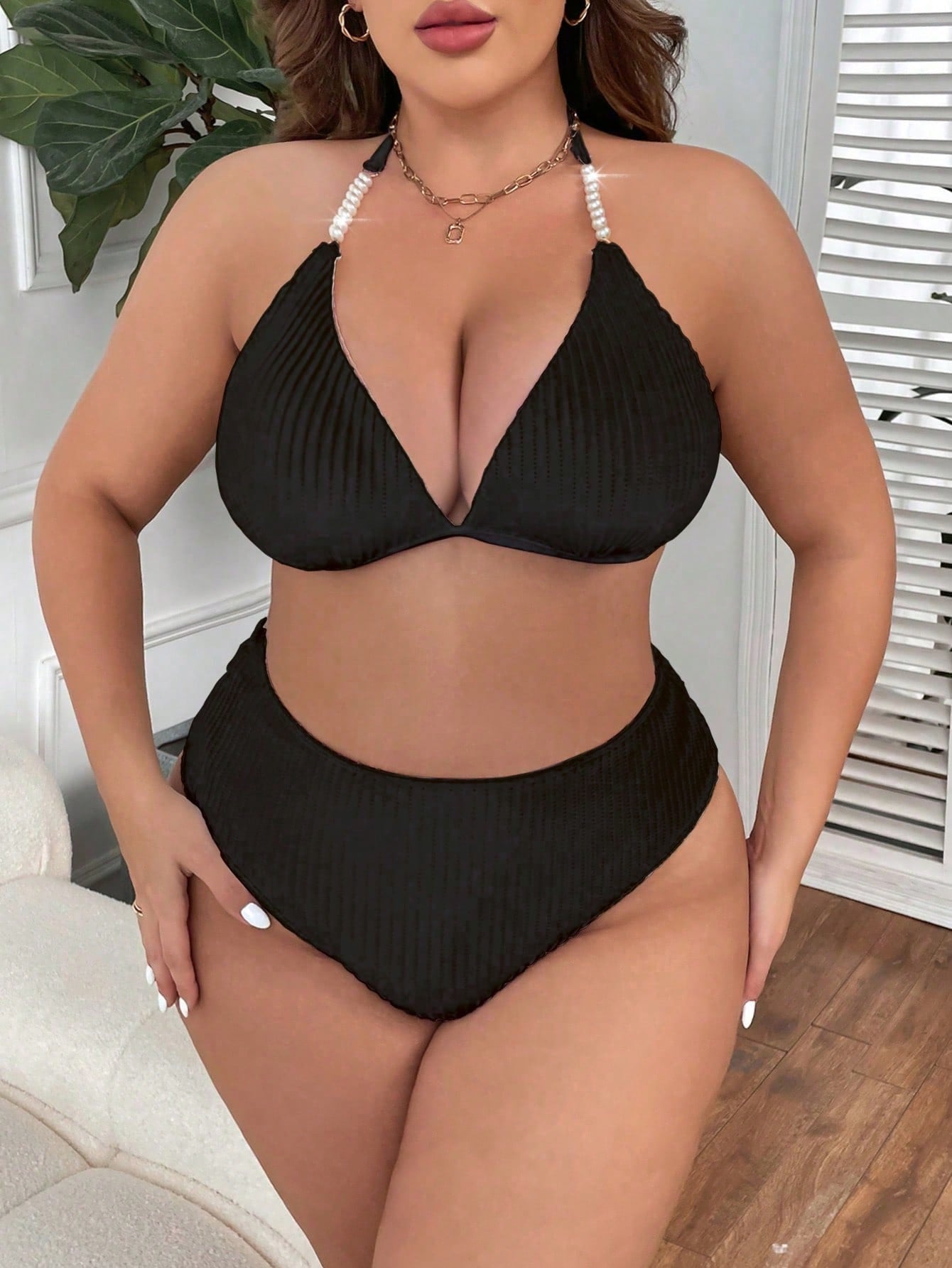 Biquíni Feminino com Textura Canelada e Detalhe com pérolas