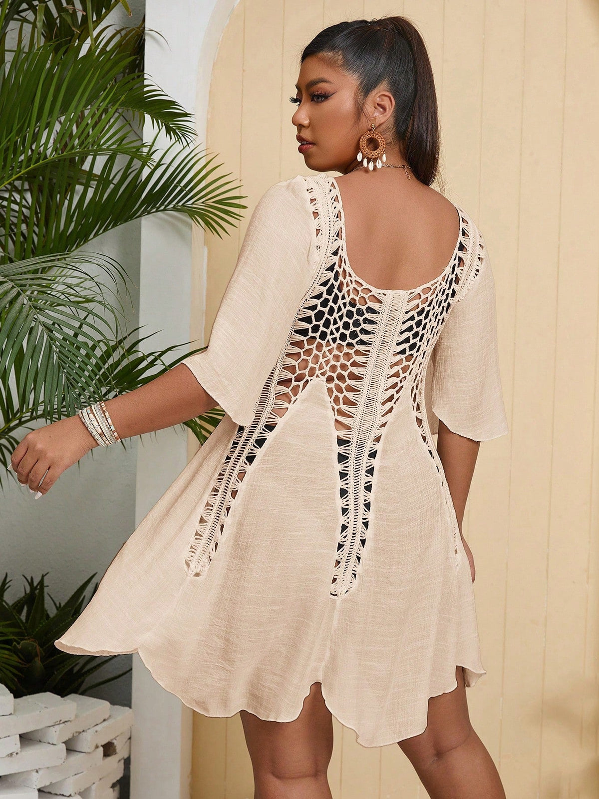 Vestido de Cobertura Feminino com Inserções em Crochê e Mangas Fluidas - Beatriz