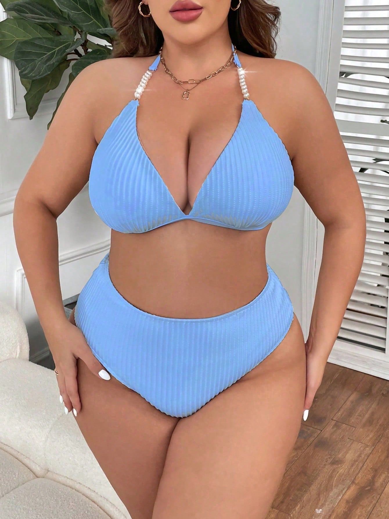 Biquíni Feminino com Textura Canelada e Detalhe com pérolas