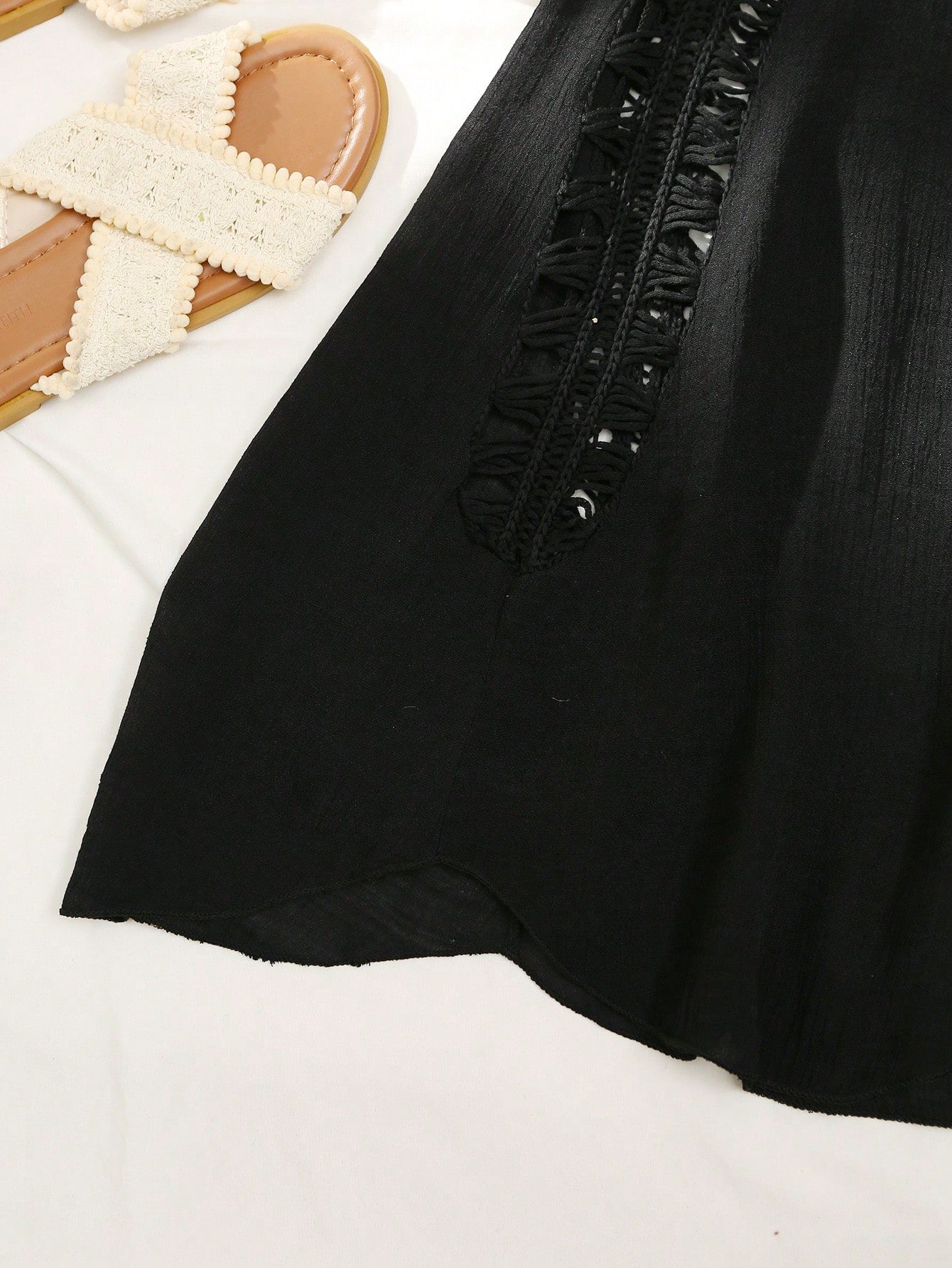 Vestido de Cobertura Feminino com Inserções em Crochê e Mangas Fluidas - Beatriz