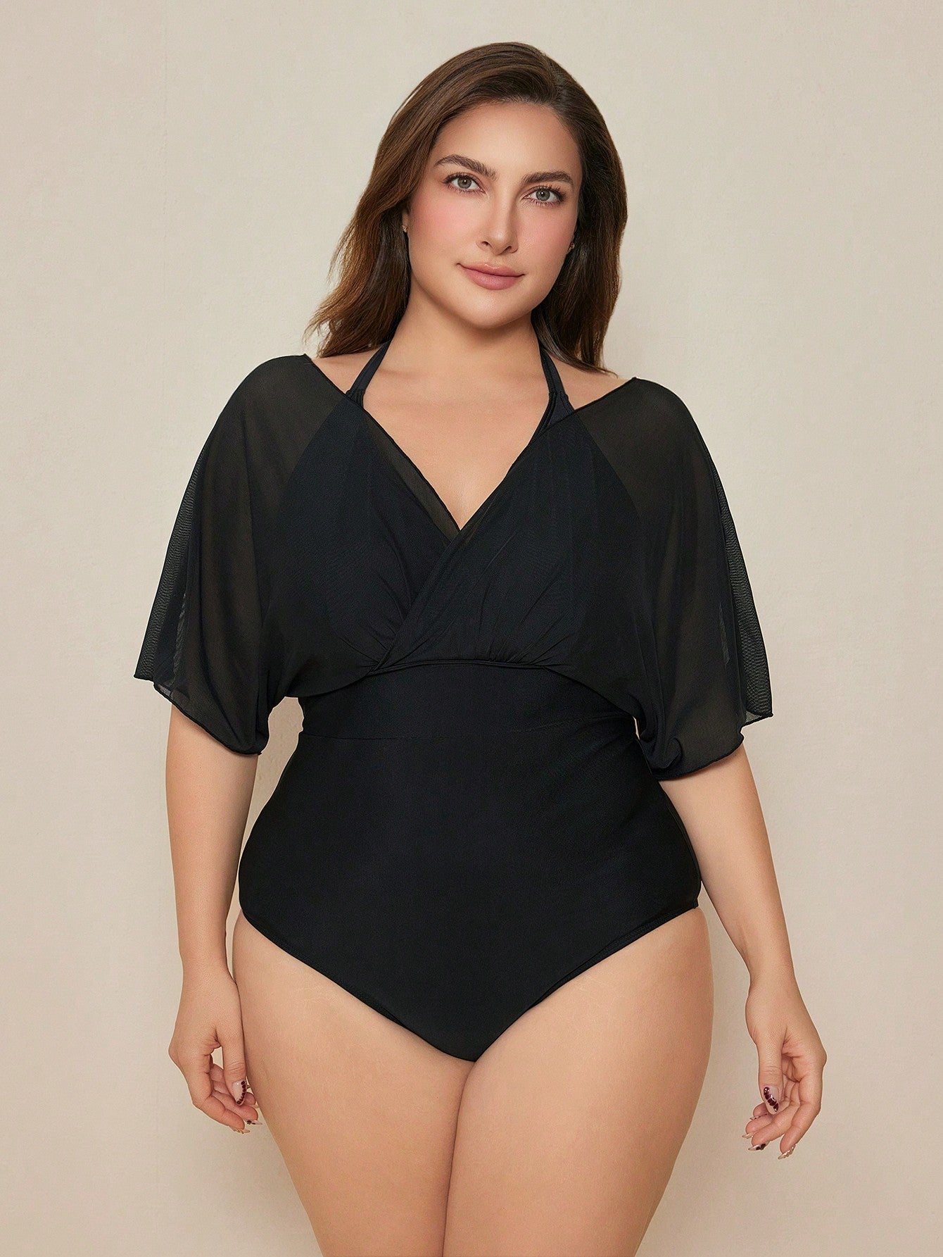 Maiô feminino com mangas transparentes caídas